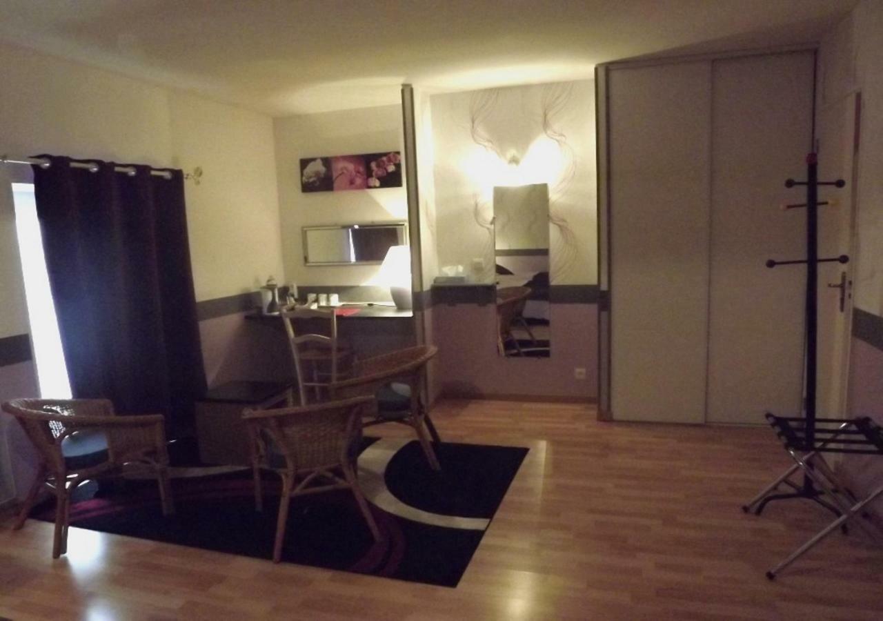 Logis De Chezelles Bed & Breakfast Sidiailles ภายนอก รูปภาพ